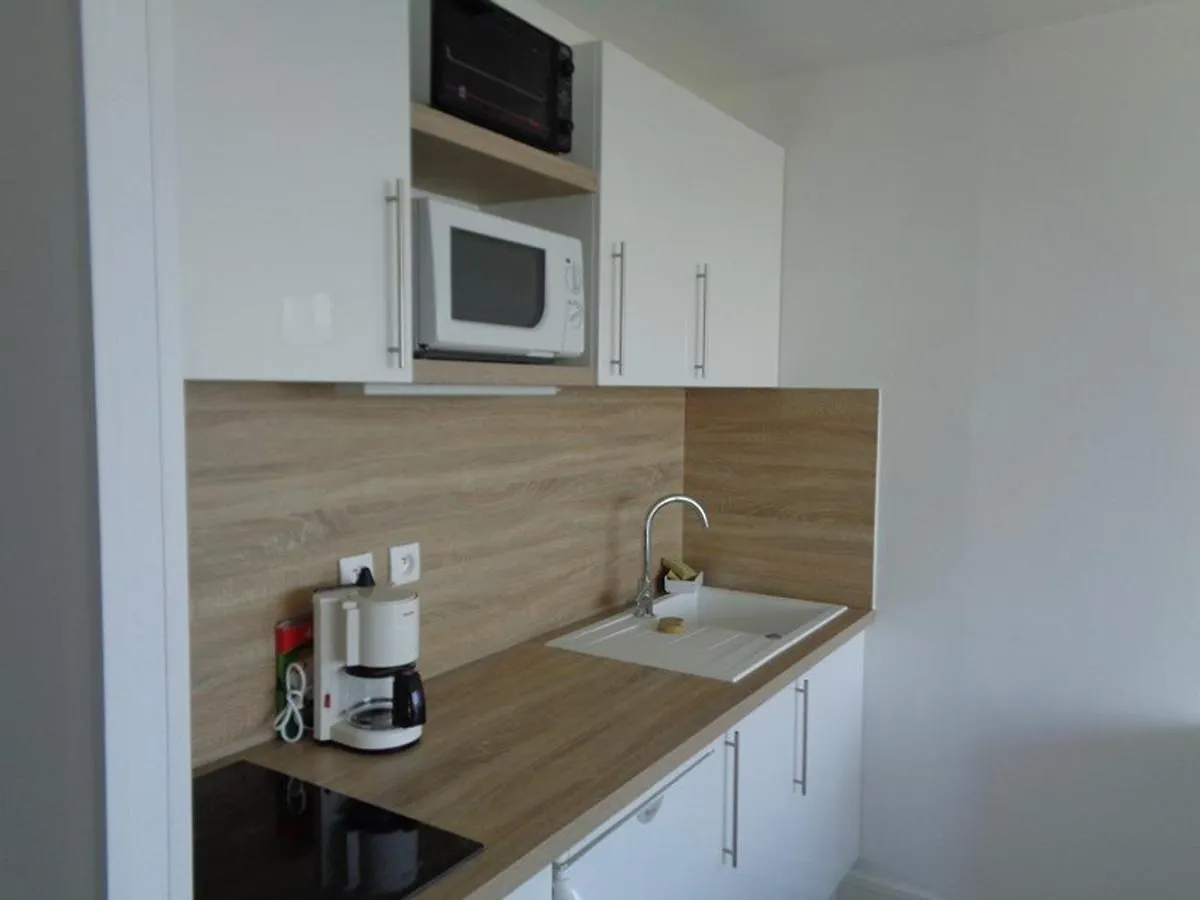 Appartement En Bord De Mer Avec Ascenseur - Le Lavandou - Fr-1-308-77